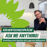 Jonathan am Küchentisch, Schriftzug: Ask me anything!